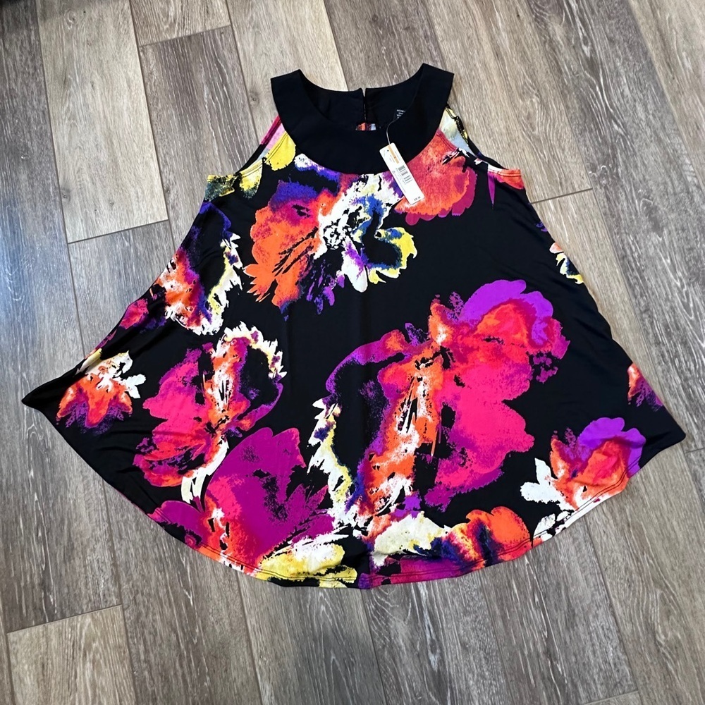 🛍️ NWT ND beautiful multi color sleeve less swig-top size Small - Picture 1 of 8